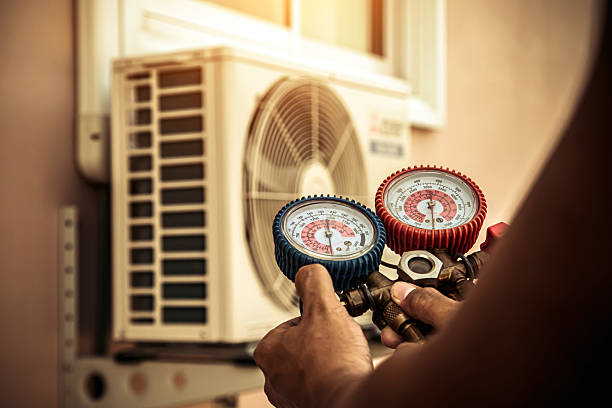 Professional Hvac technician working in Bennett, CO